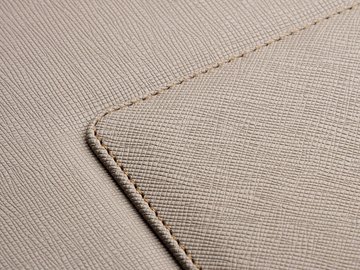 Nebalināta audekla krāsā