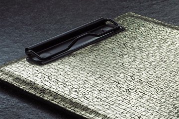 Černé krycí kování